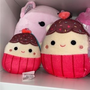 Squishmallow Elpha the cupcake